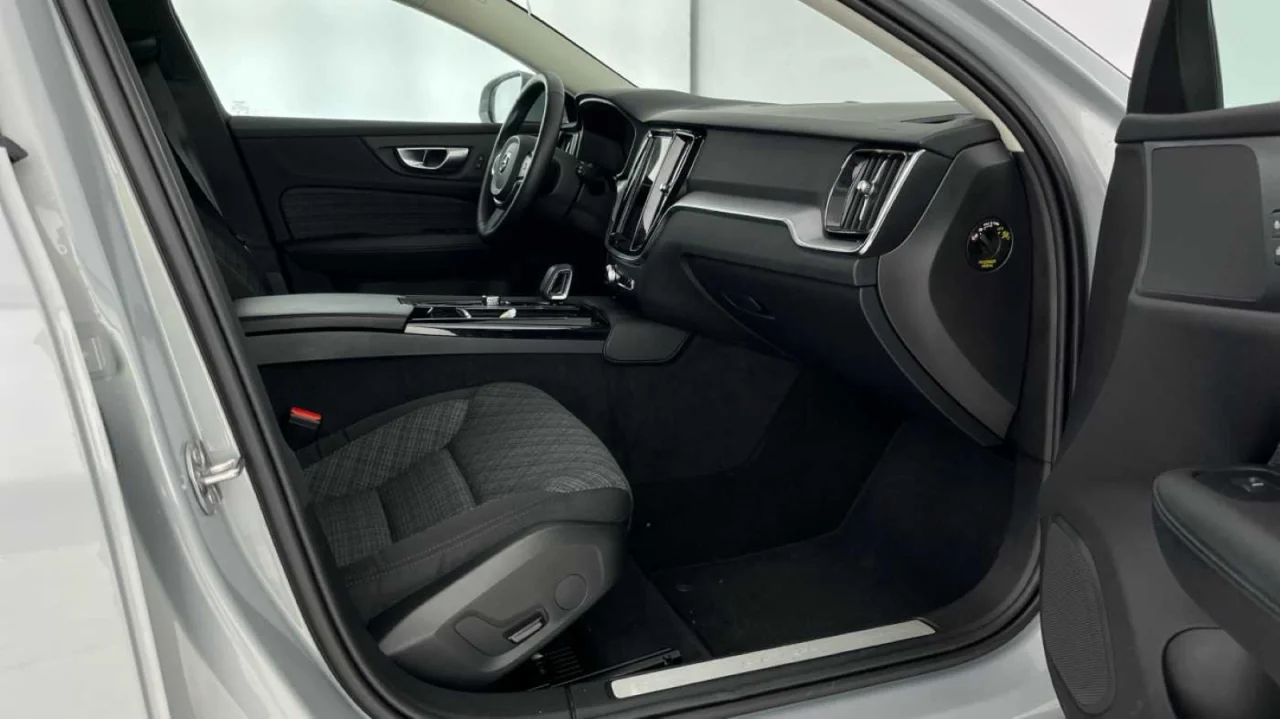 Volvo V60 Recharge T6 Essential Bright 2