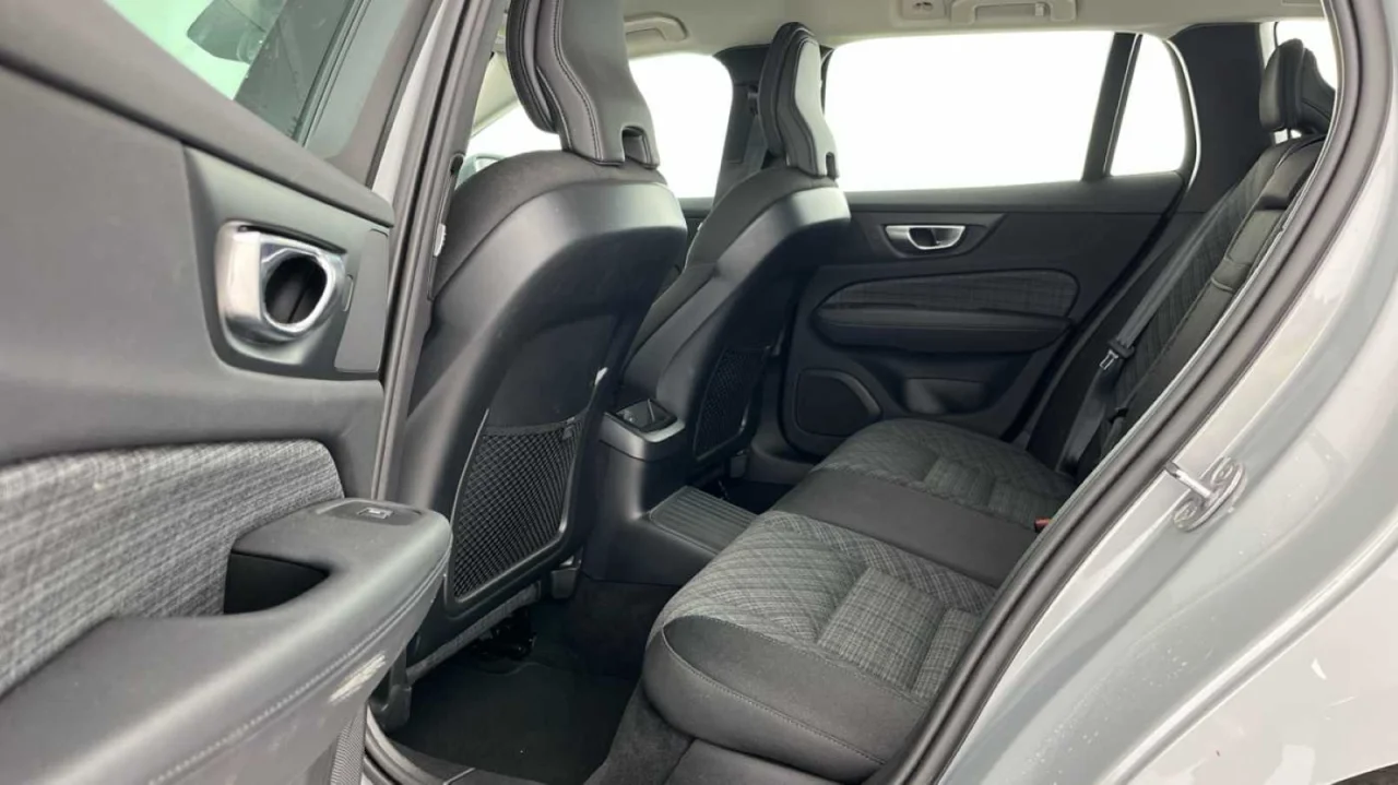 Volvo V60 Recharge T6 Essential Bright 3