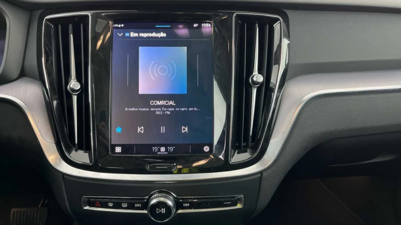 Volvo V60 Recharge T6 Essential Bright 5