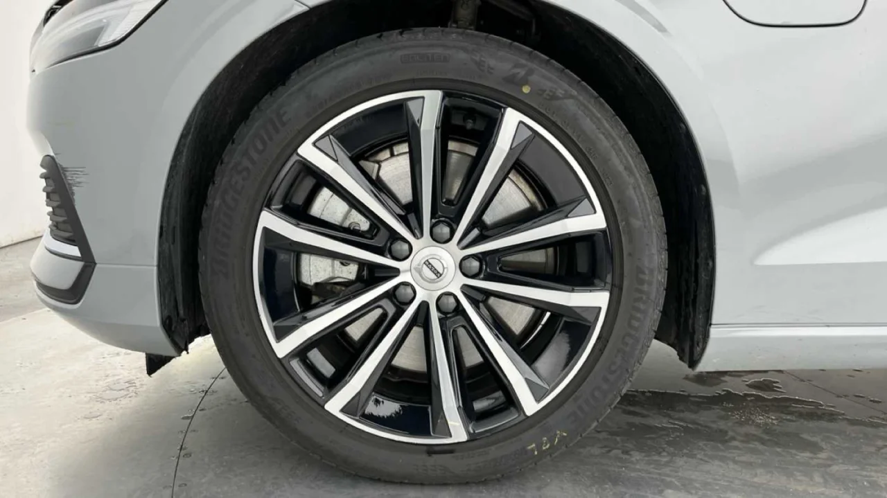 Volvo V60 Recharge T6 Essential Bright 8
