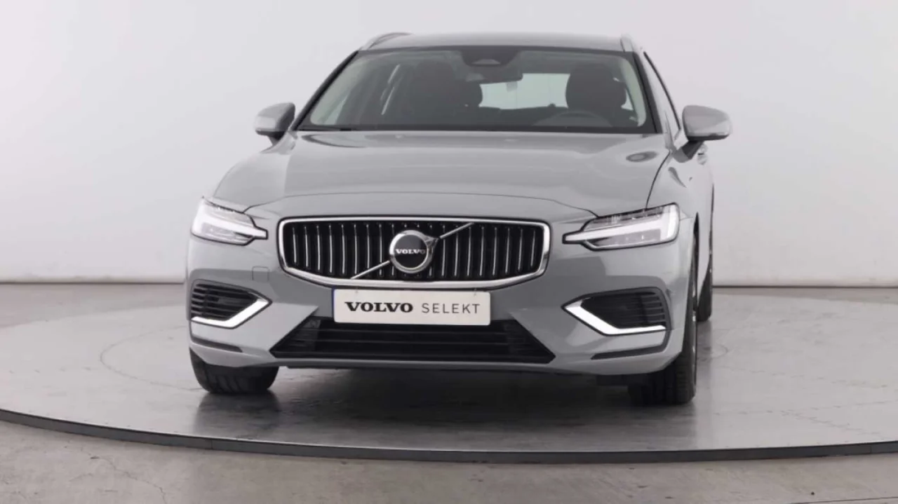 Volvo V60 Recharge T6 Essential Bright 12