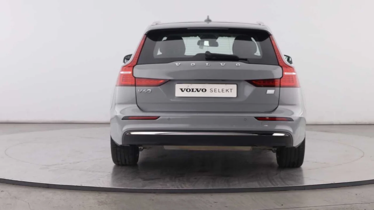 Volvo V60 Recharge T6 Essential Bright 13
