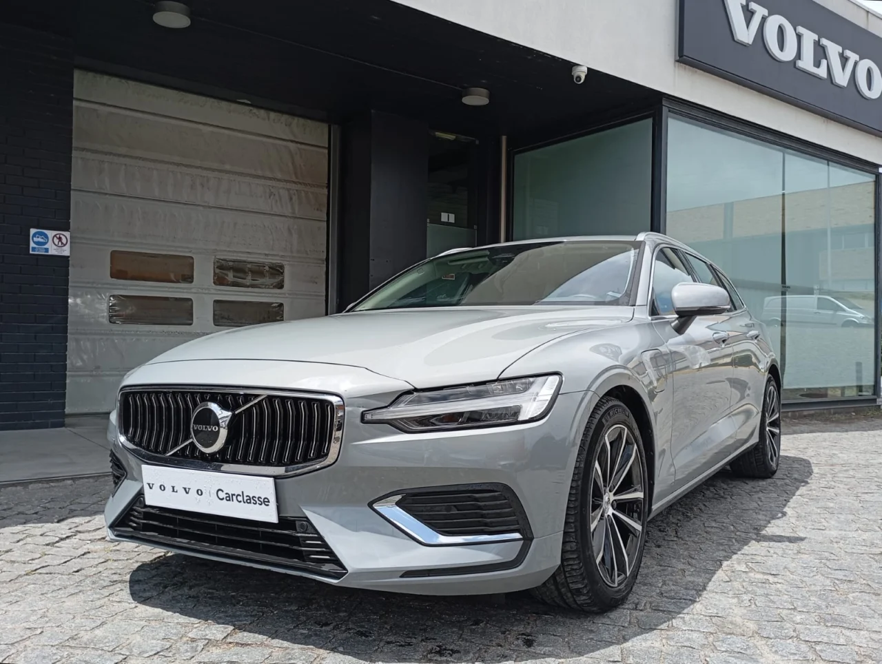 Volvo V60 Recharge T6 Essential Bright