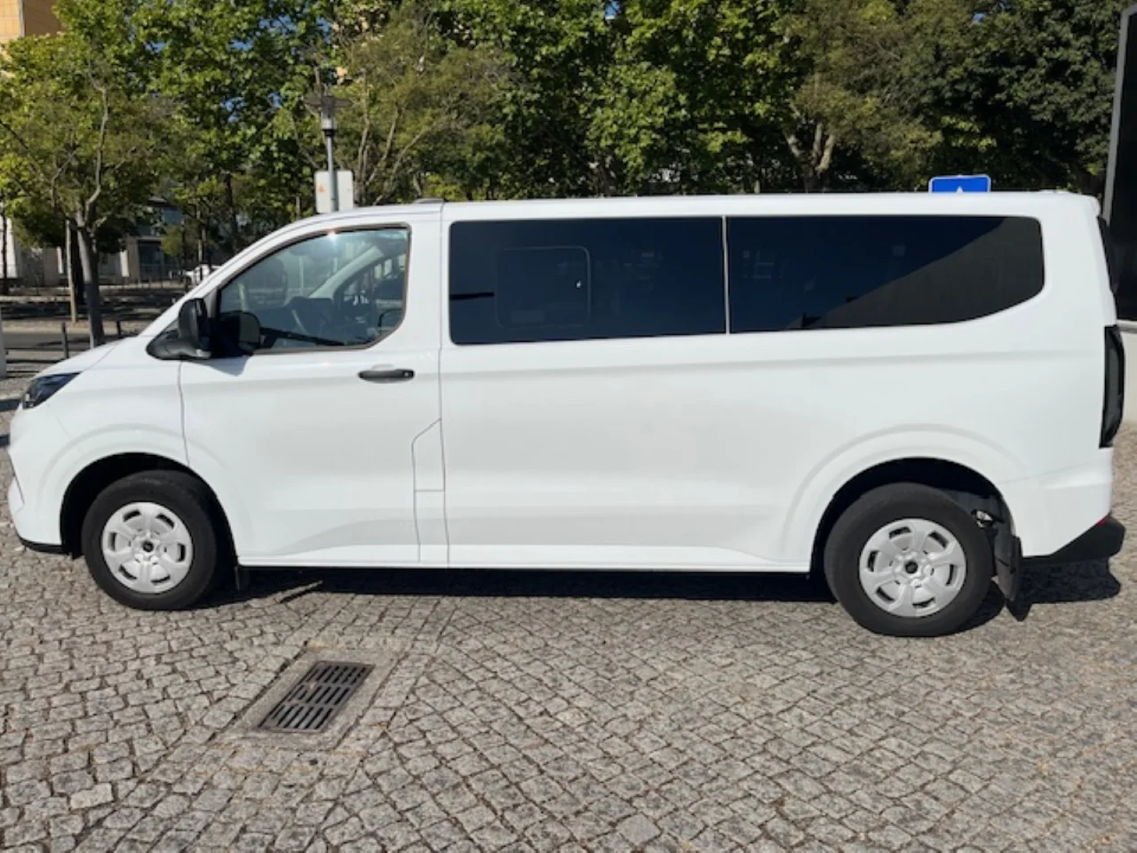 Ford Transit Custom Kombi Trail 9 Lugares 3