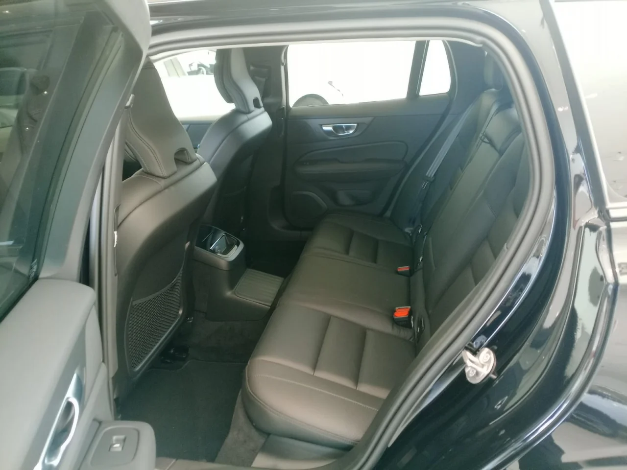 Volvo V60 T6 Plus Dark 4