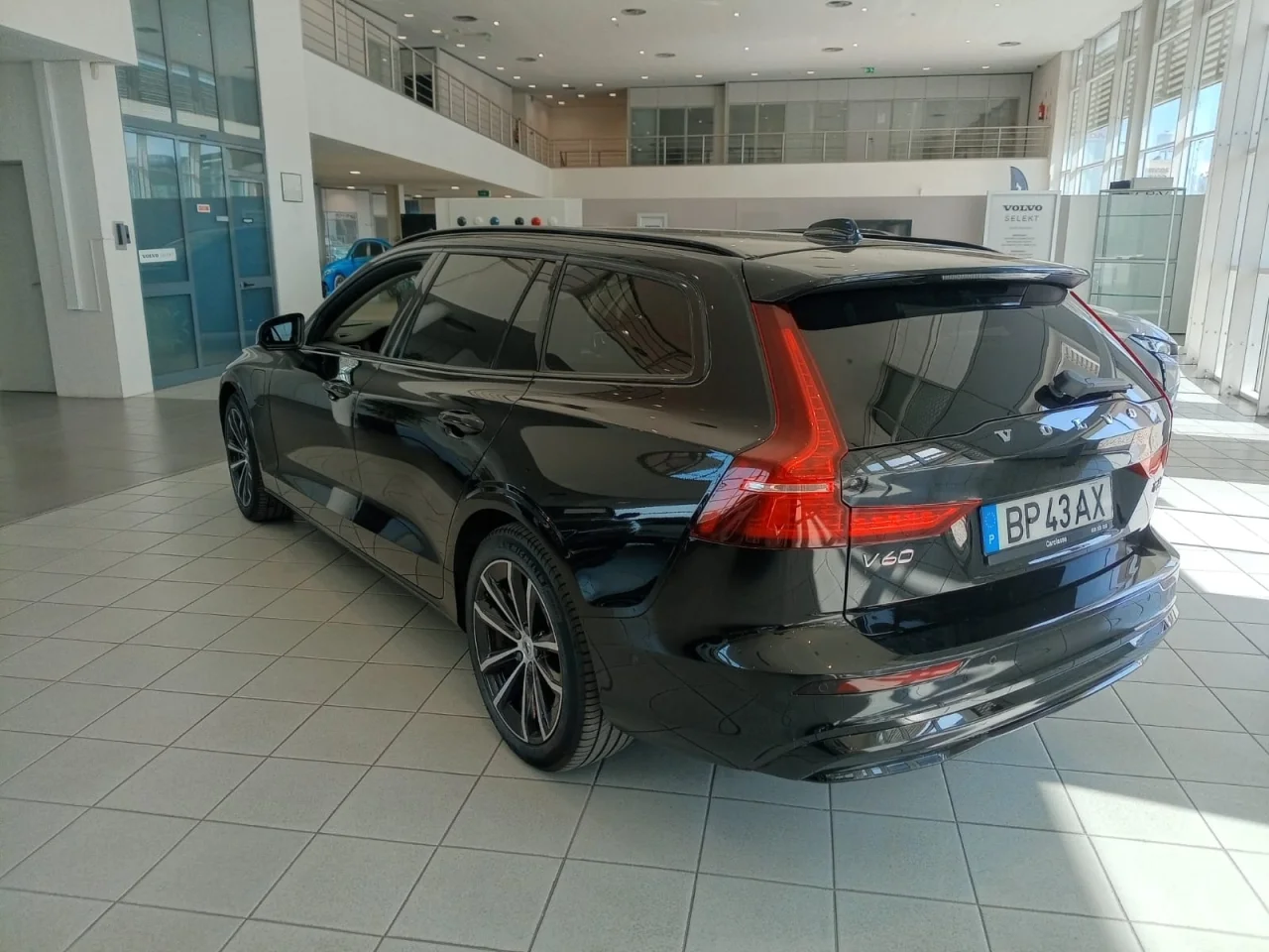 Volvo V60 T6 Plus Dark 8