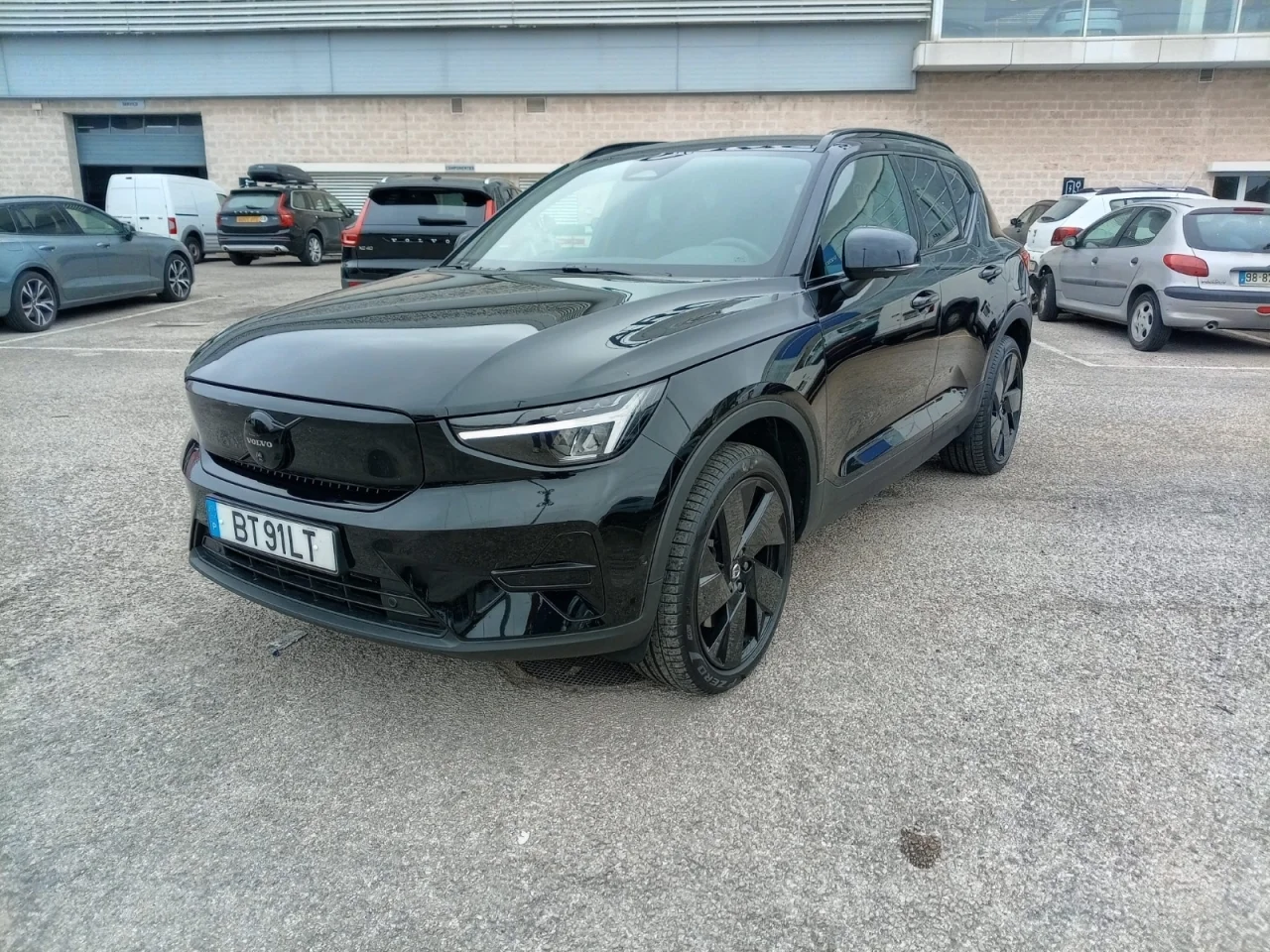 Volvo EX40 Extended Range Black Edition