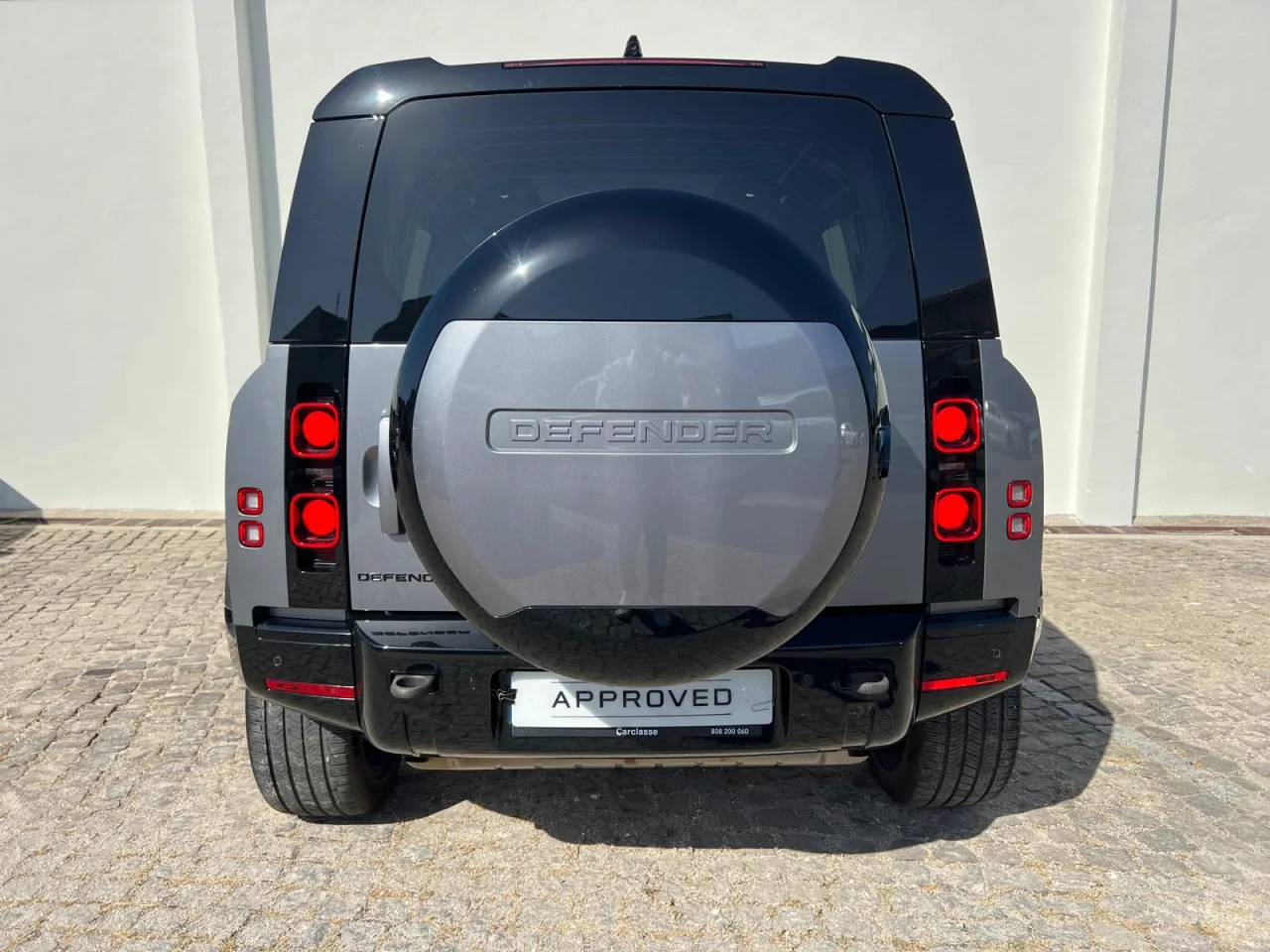 Land Rover Defender 2.0 P400e 110 AWD X-Dynamic SE 8