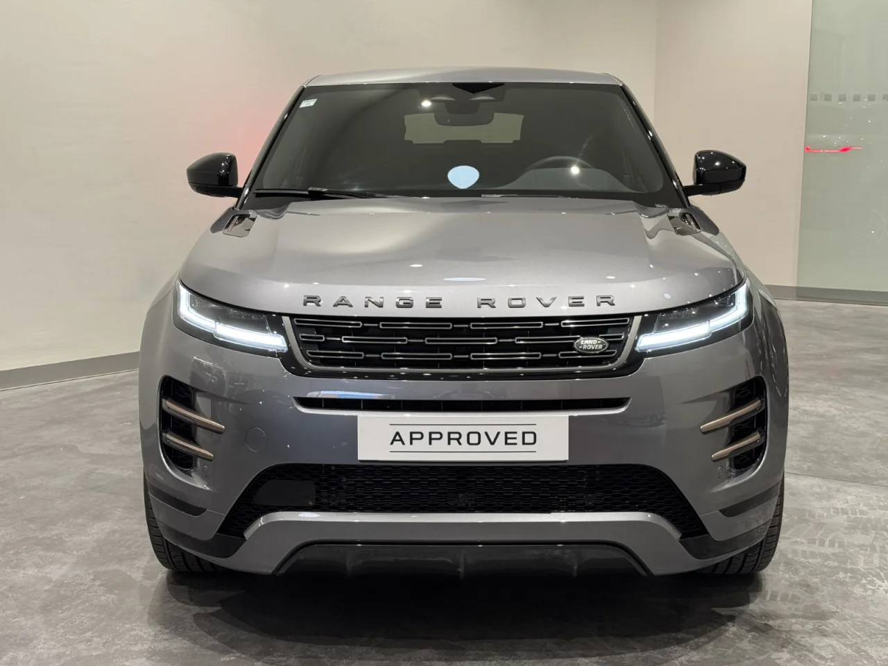 Land Rover Evoque P300e Dynamic SE 15