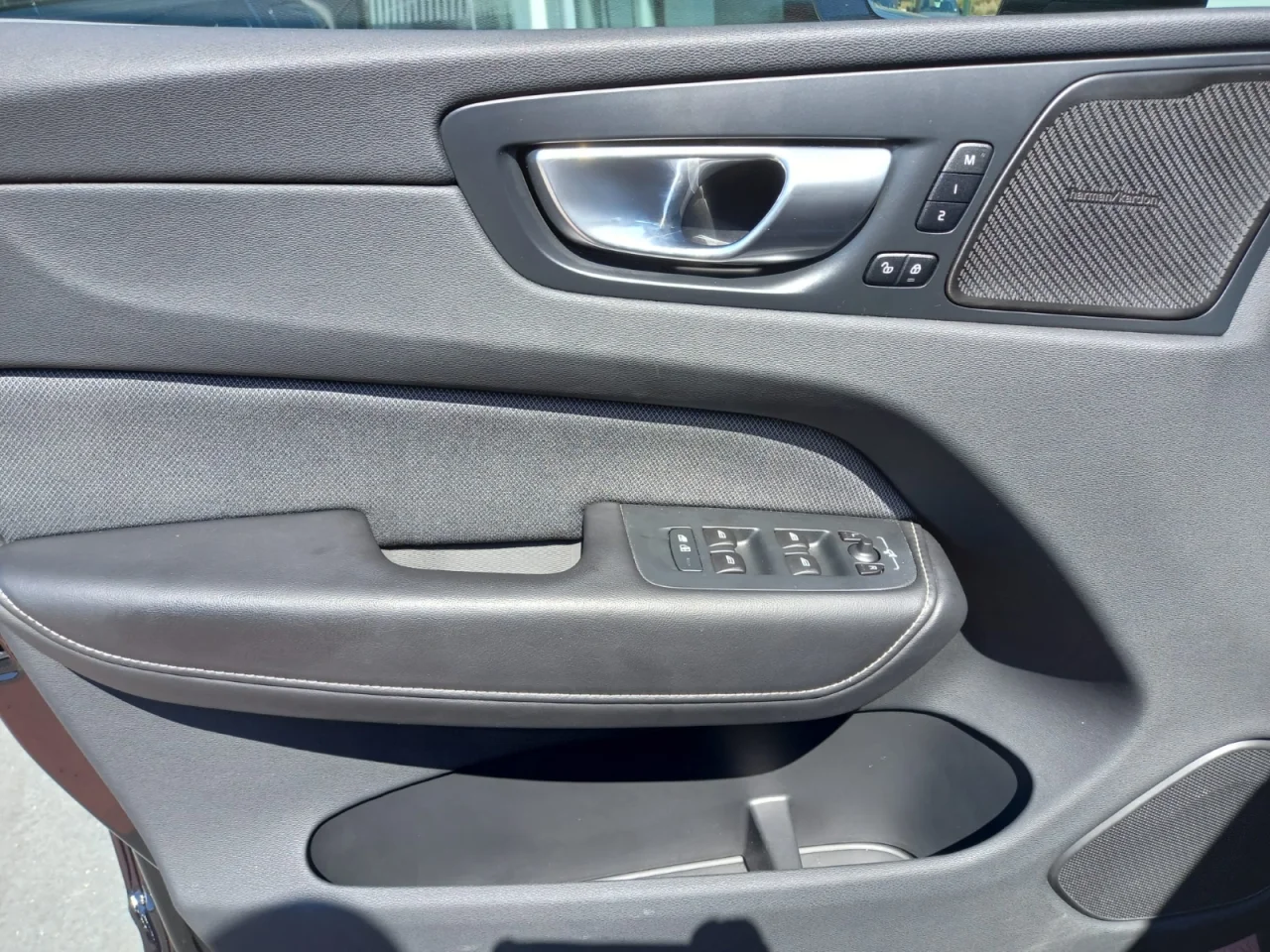 Volvo XC60 B4  Plus Dark 5