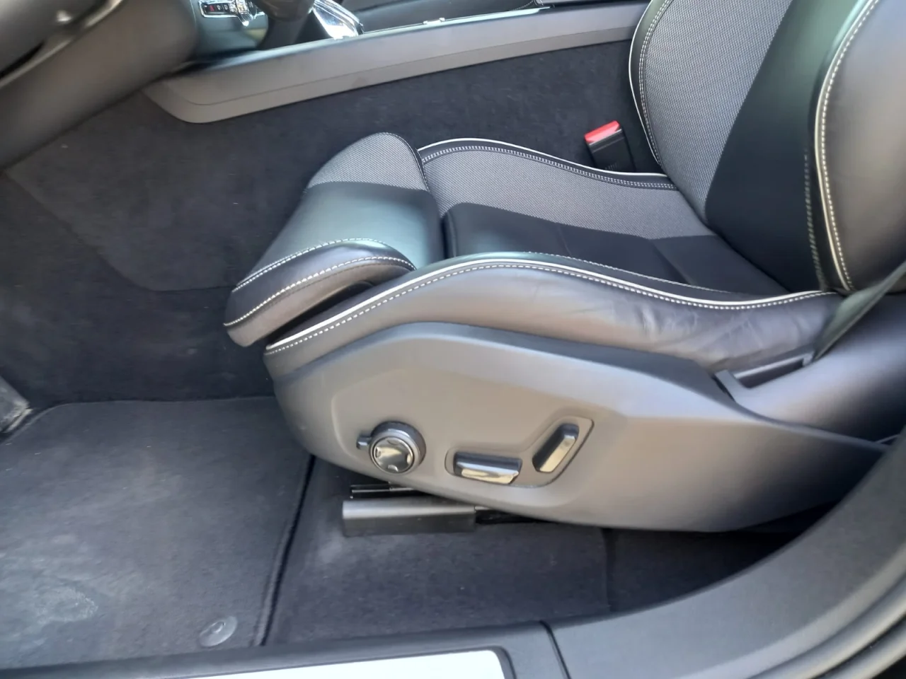 Volvo XC60 B4  Plus Dark 3