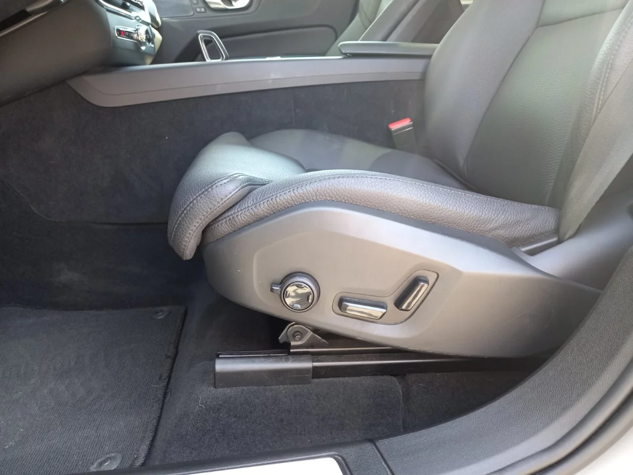 Volvo XC60 Recharge T6 Plus Bright 3