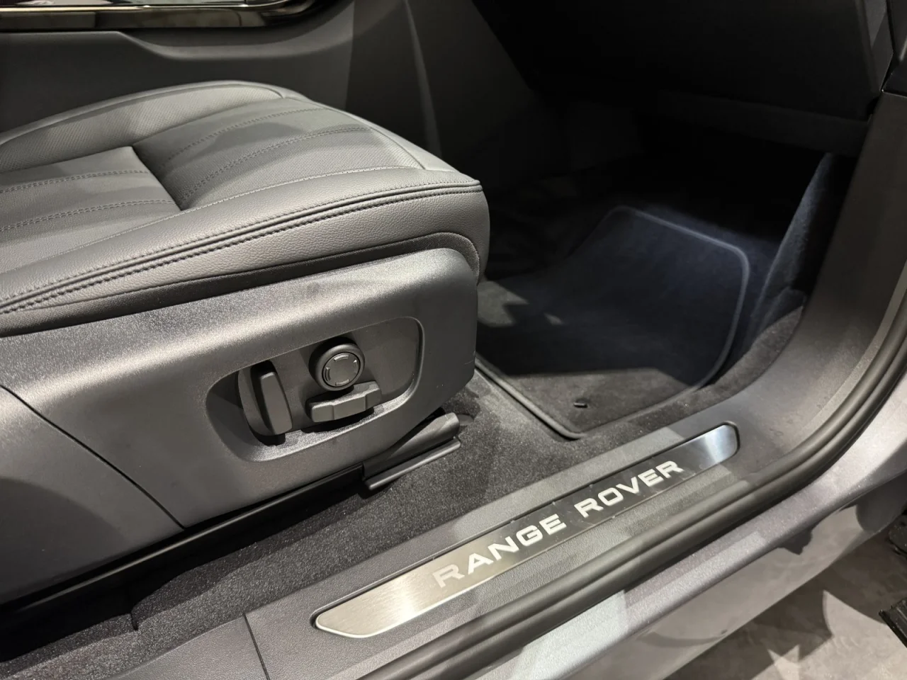 Land Rover Range Rover Evoque P300e Dynamic SE 5