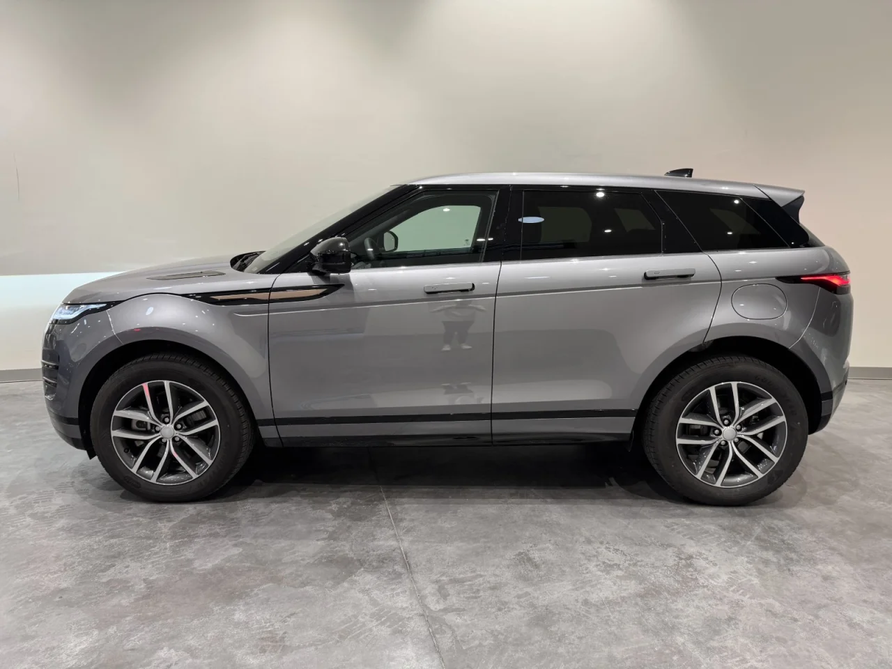 Land Rover Range Rover Evoque P300e Dynamic SE 14