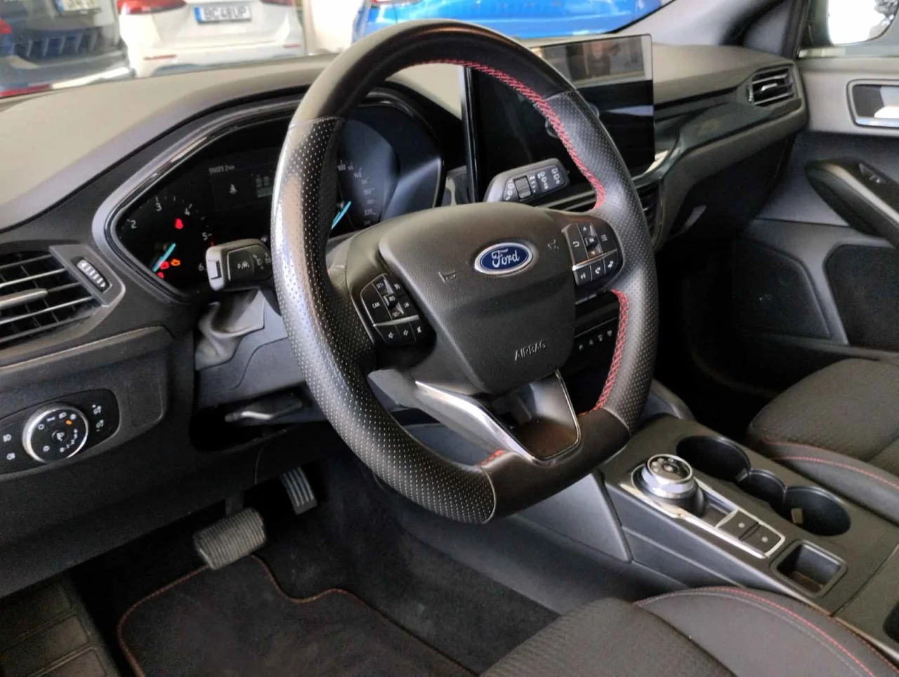 Ford Focus SW St Line Tdci Ecoblue 120 - Caixa Automática 1