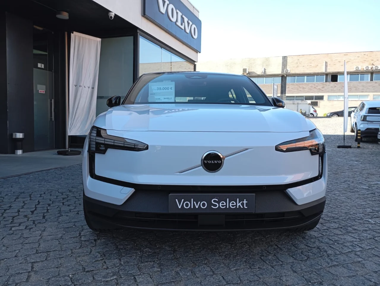 Volvo EX30 Single Motor 272cv Plus 51 kWh 10