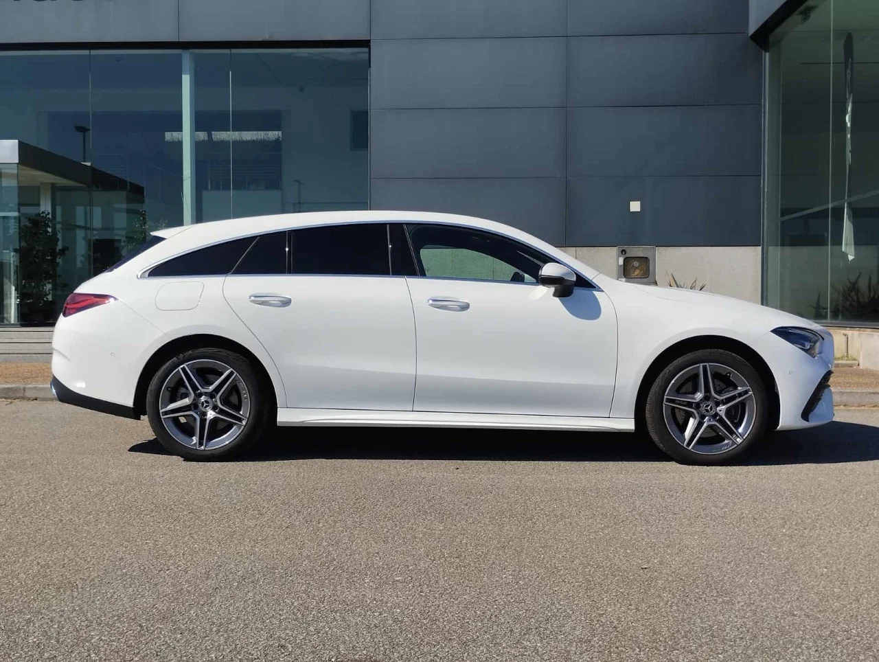 Mercedes CLA 250e Shooting Brake AMG Advanced Plus 16