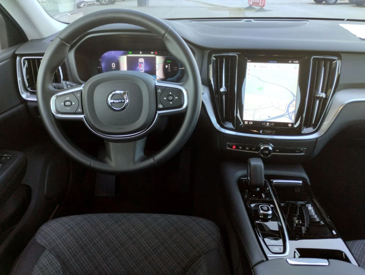 Volvo V60 Recharge T6 Essential Bright 2