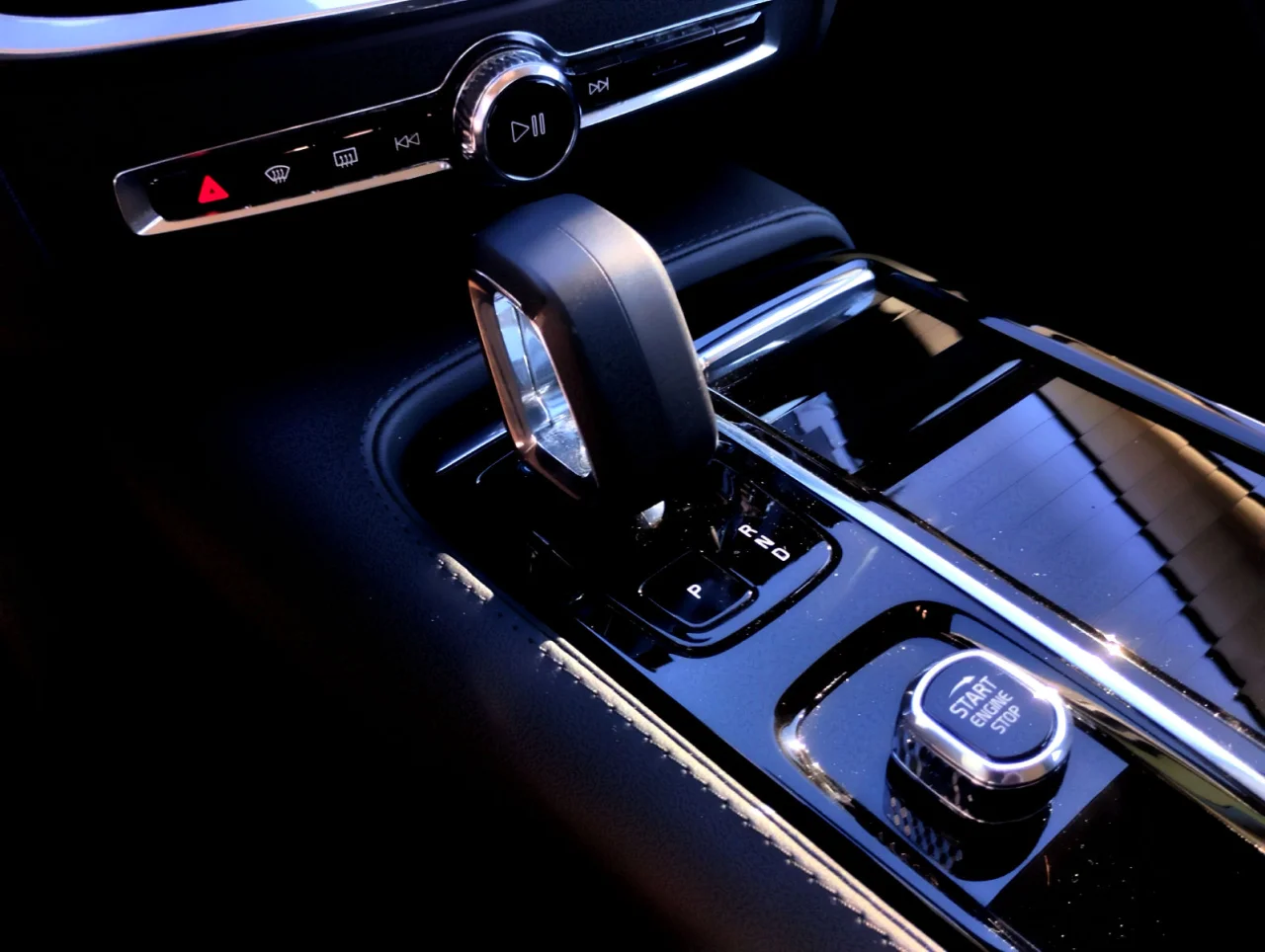 Volvo V60 Recharge T6 Essential Bright 3