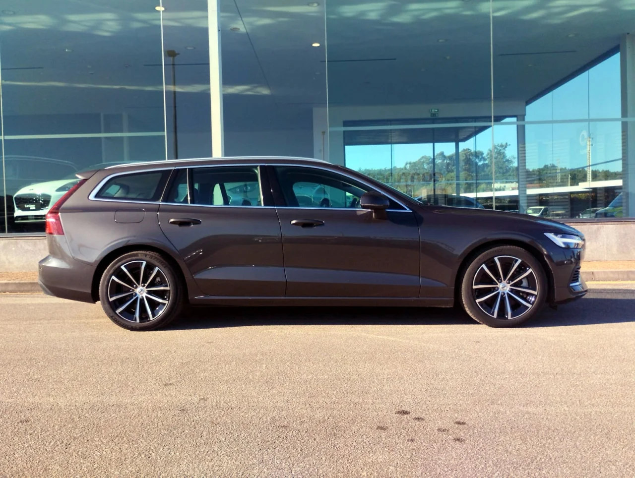 Volvo V60 Recharge T6 Essential Bright 10