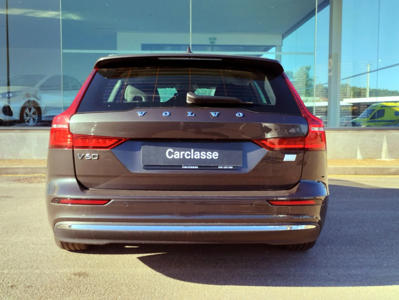 Volvo V60 Recharge T6 Essential Bright 11