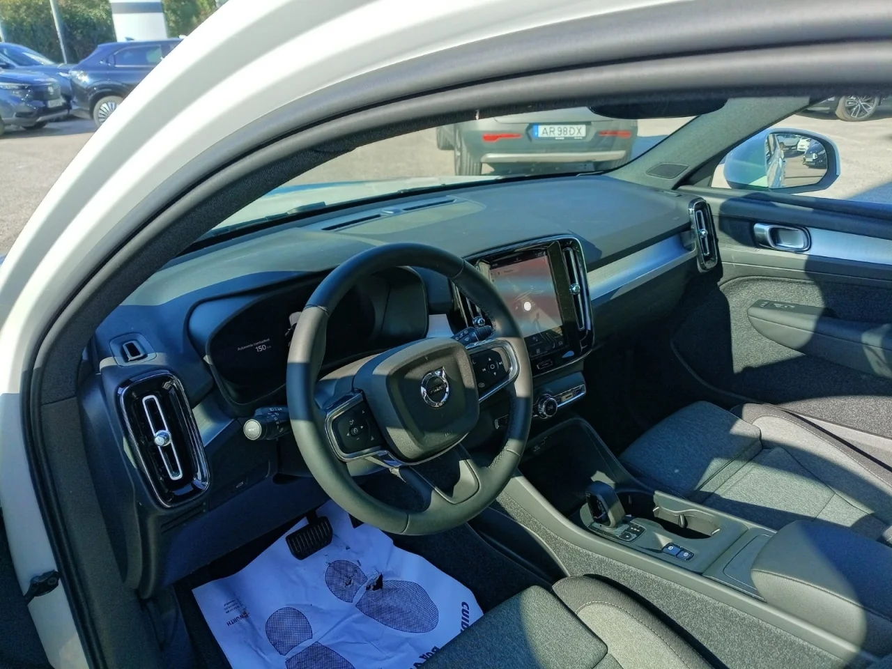 Volvo XC40 B3 Core Auto 1