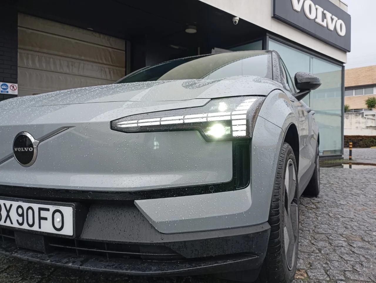 Volvo EX30 Extended Range Plus 8