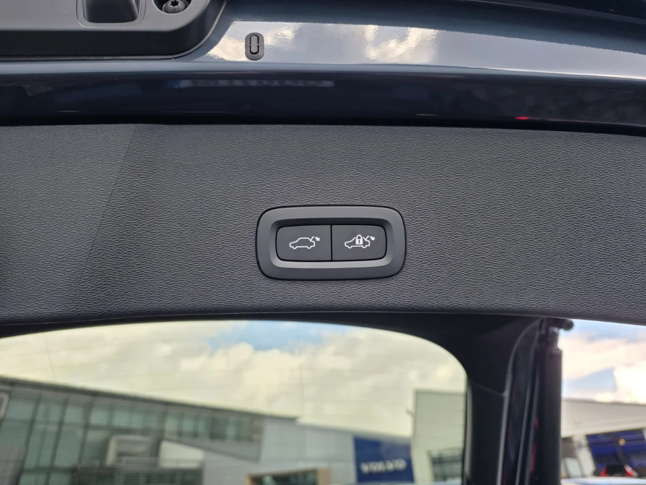 Volvo EC40 Black Edition Extended Range 6