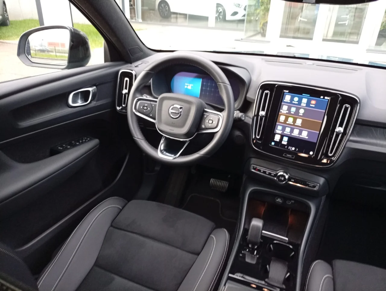 Volvo XC40 	Recharge Plus Single Motor 1