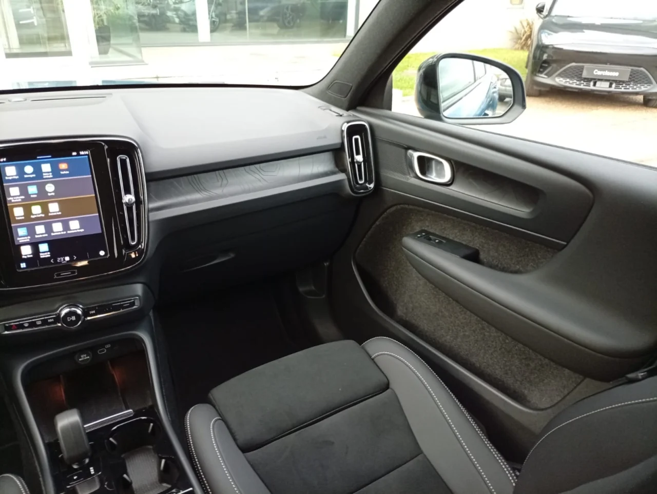 Volvo XC40 	Recharge Plus Single Motor 8