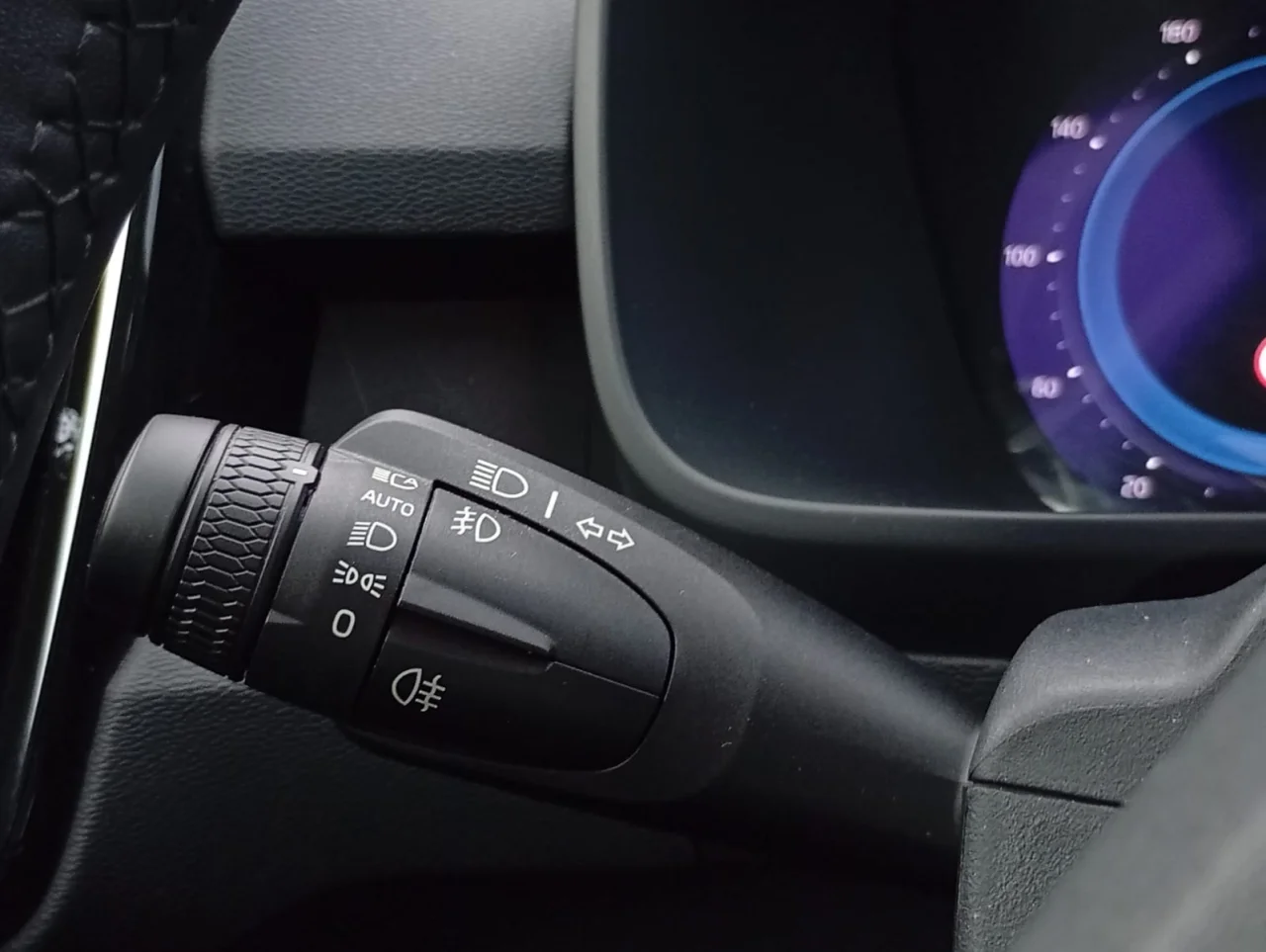 Volvo XC40 	Recharge Plus Single Motor 12