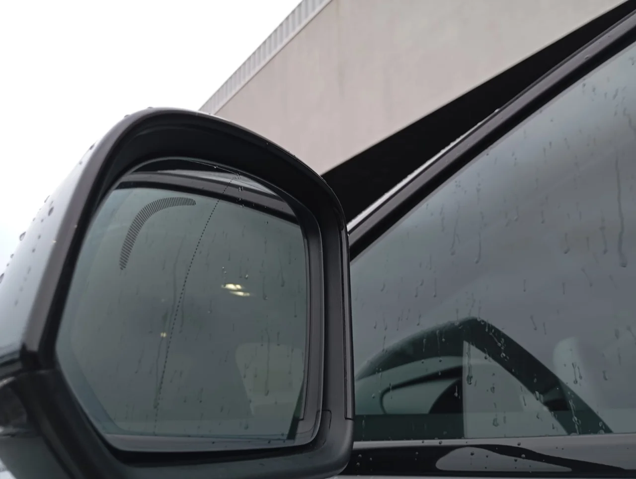 Volvo EC40 Black Edition Single Motor Extended Range 4