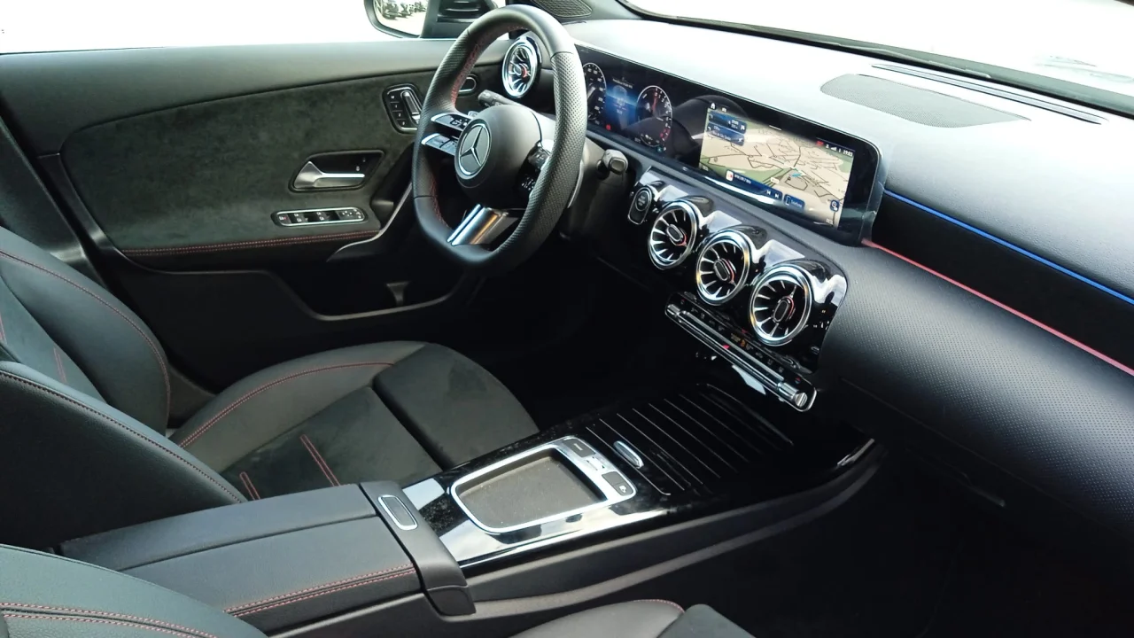 Mercedes A 250e AMG Auto 3