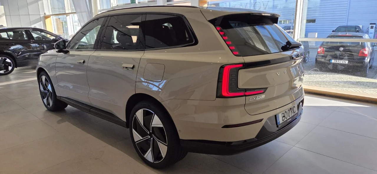 Volvo EX90 Twin Motor Performance Ultra 6