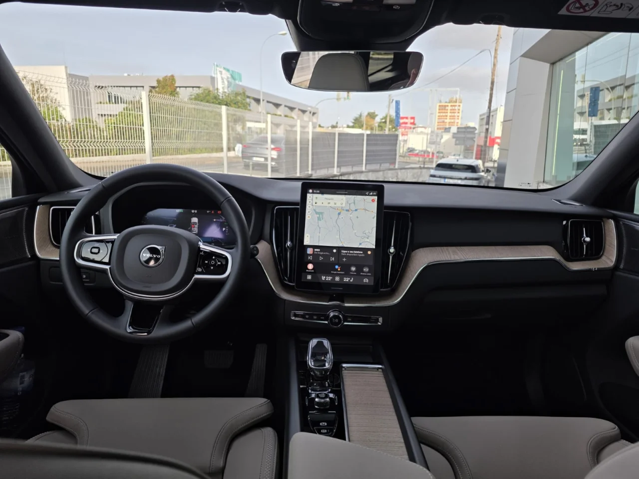 Volvo XC60 T6 350cv Plus Dark 2