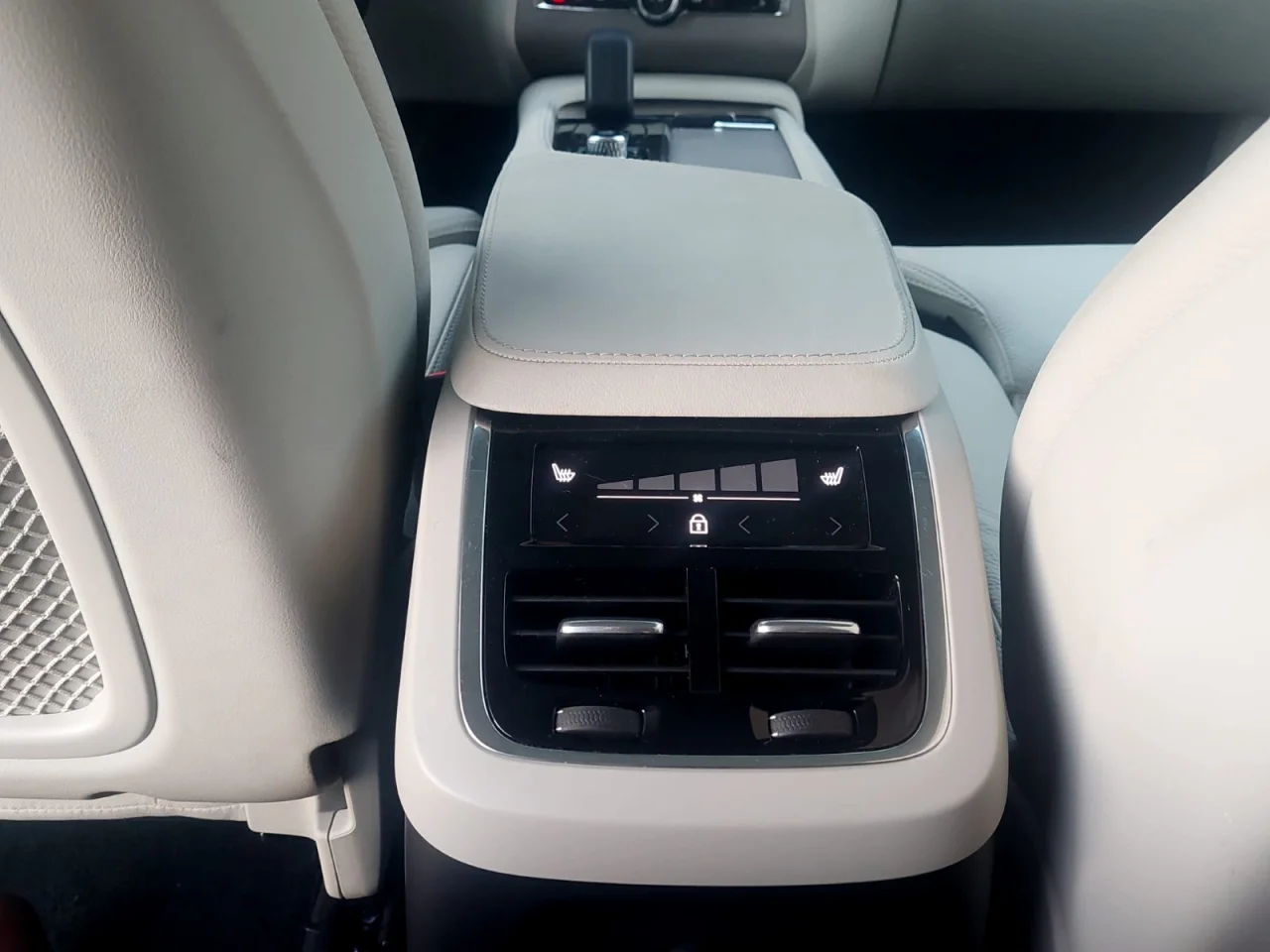 Volvo XC90 Plus Bright T8 PHEV 17