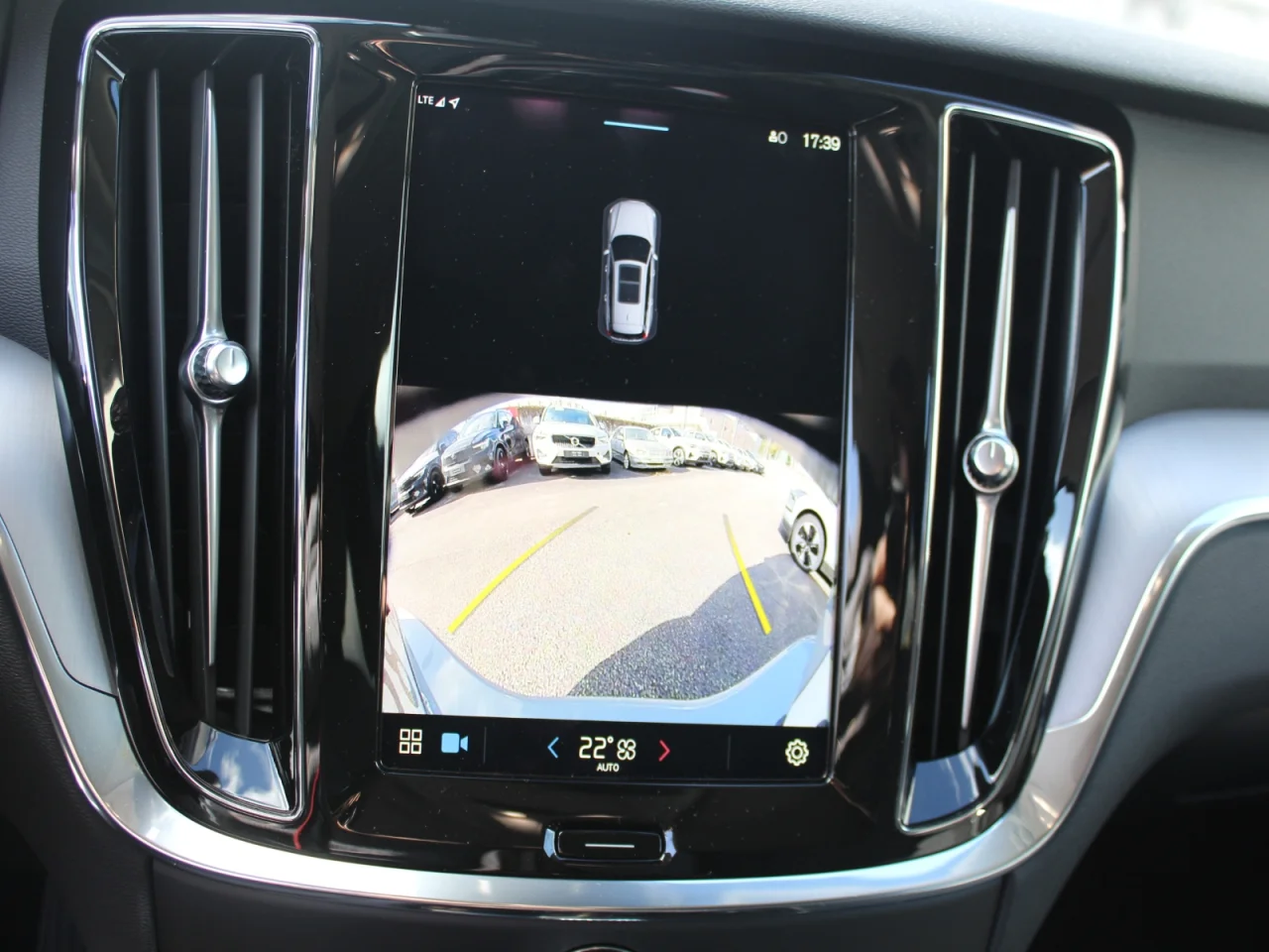 Volvo V60 Core T6 PHEV 350cv 9