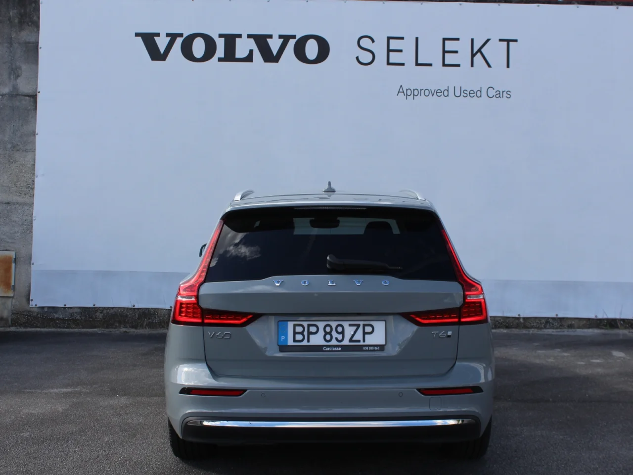 Volvo V60 Core T6 PHEV 350cv 14
