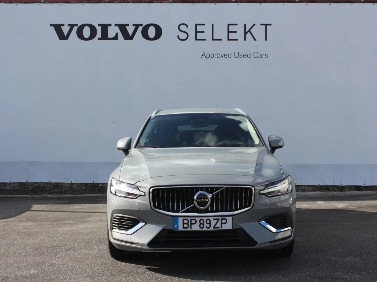 Volvo V60 Core T6 PHEV 350cv 16