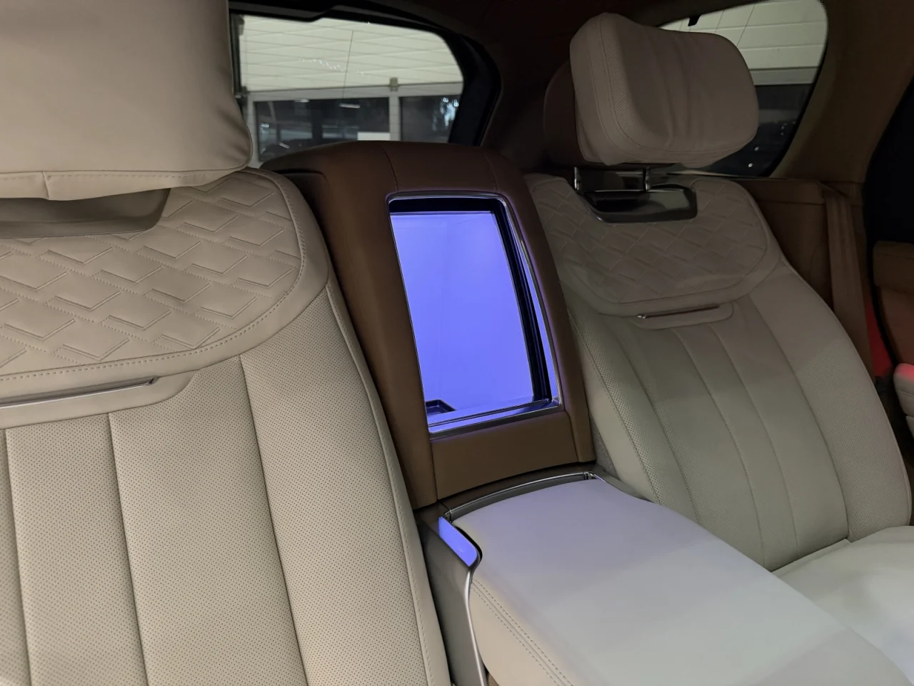 Land Rover Range Rover 4.4 P530 LWB SV 12