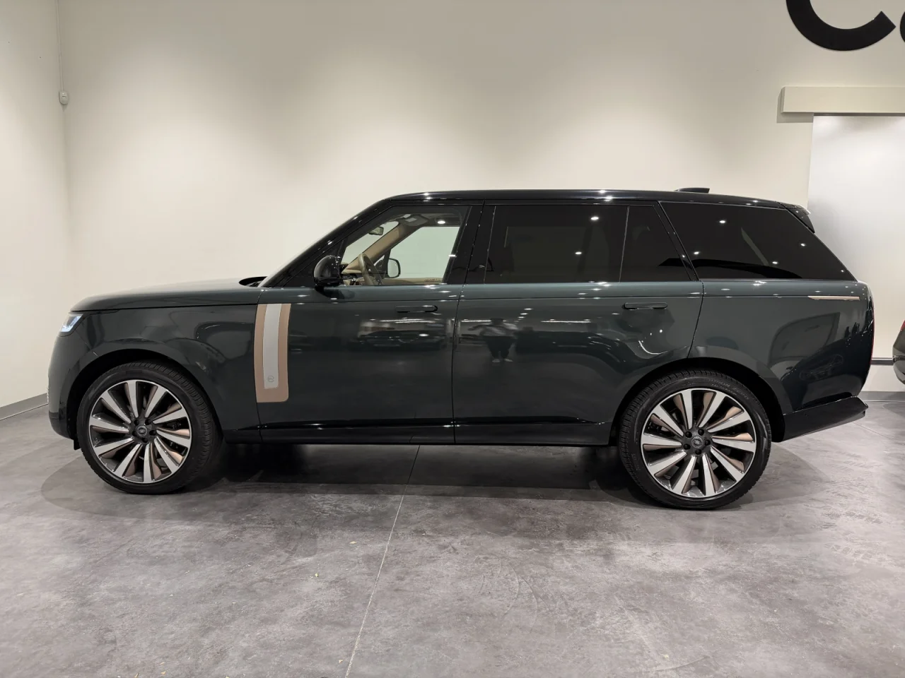 Land Rover Range Rover 4.4 P530 LWB SV 17