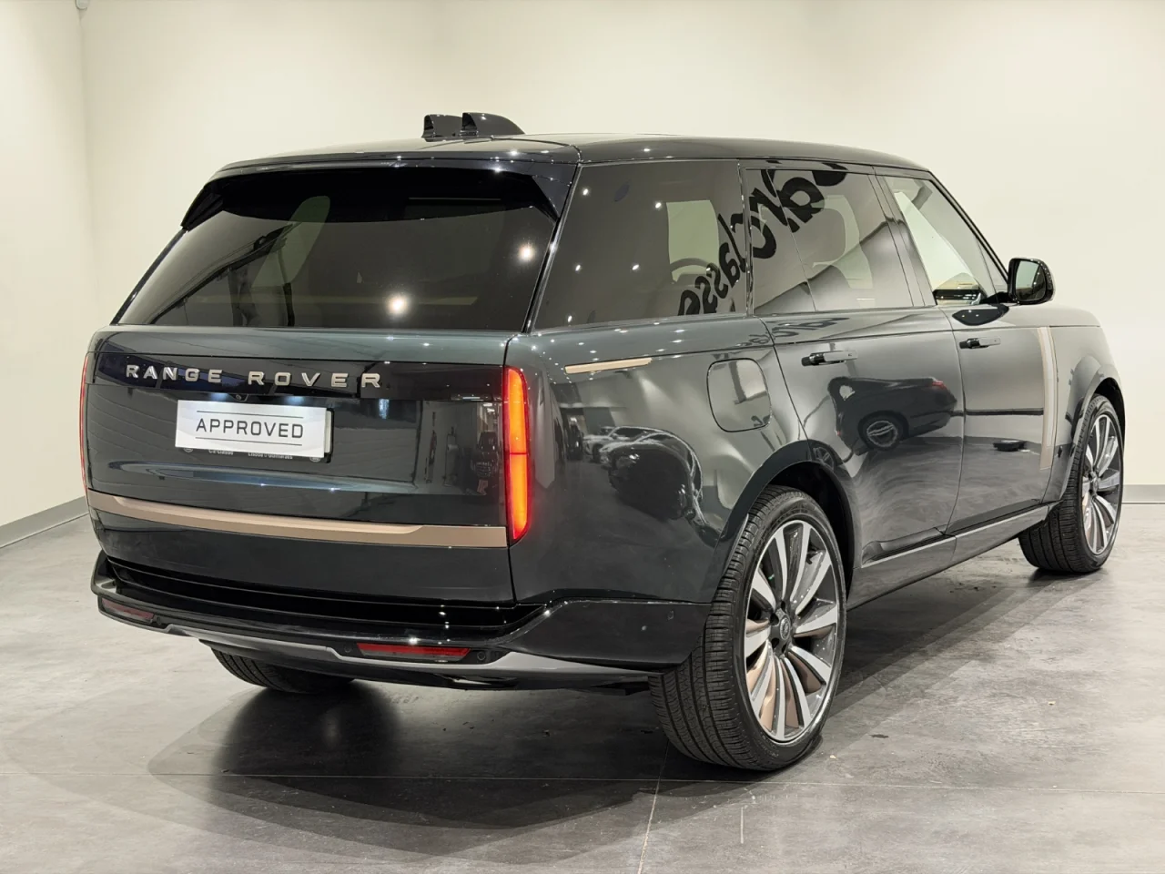 Land Rover Range Rover 4.4 P530 LWB SV 18