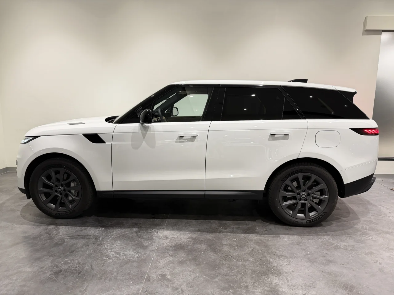 Land Rover Range Rover Sport 3.0 P460e SE 16