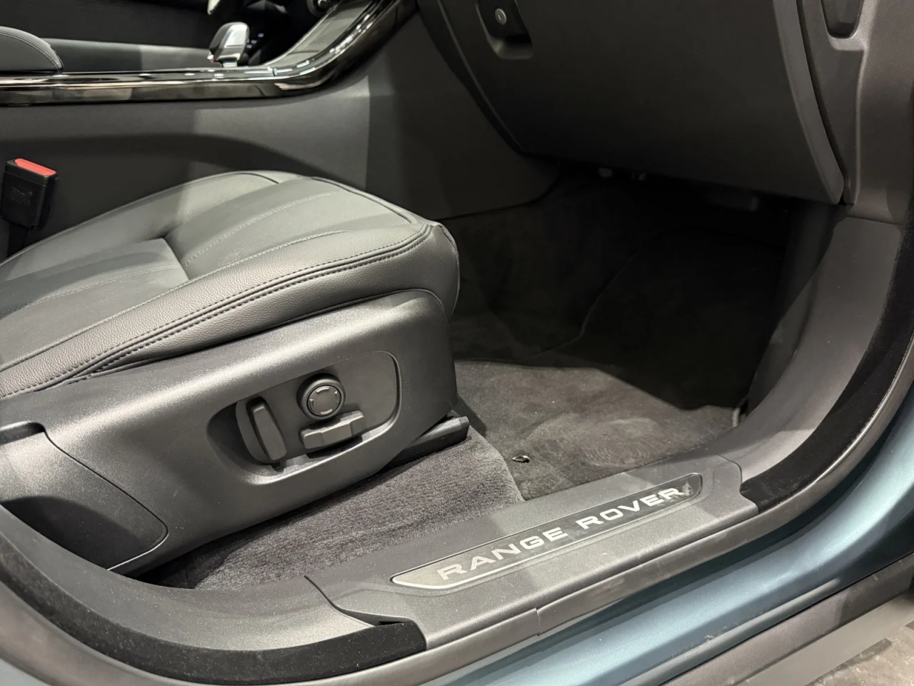 Land Rover Range Rover Velar 2.0 P400e AWD Dynamic SE 6