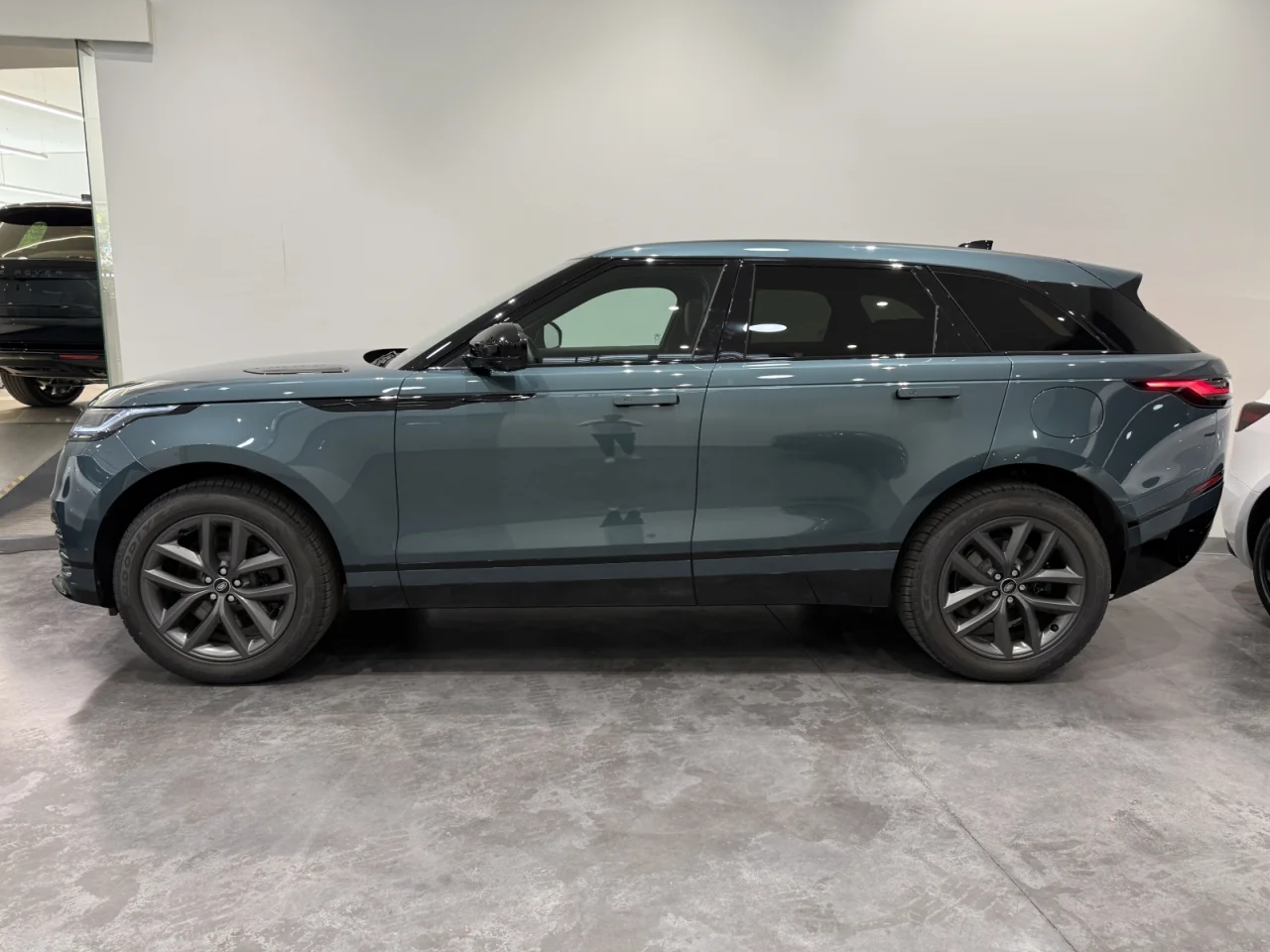 Land Rover Range Rover Velar 2.0 P400e AWD Dynamic SE 18
