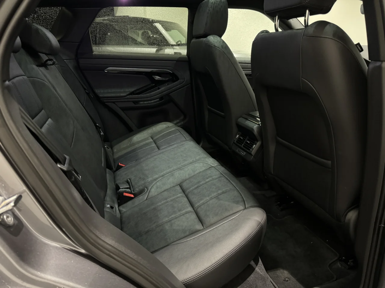 Land Rover Evoque R- Dynamic S 5