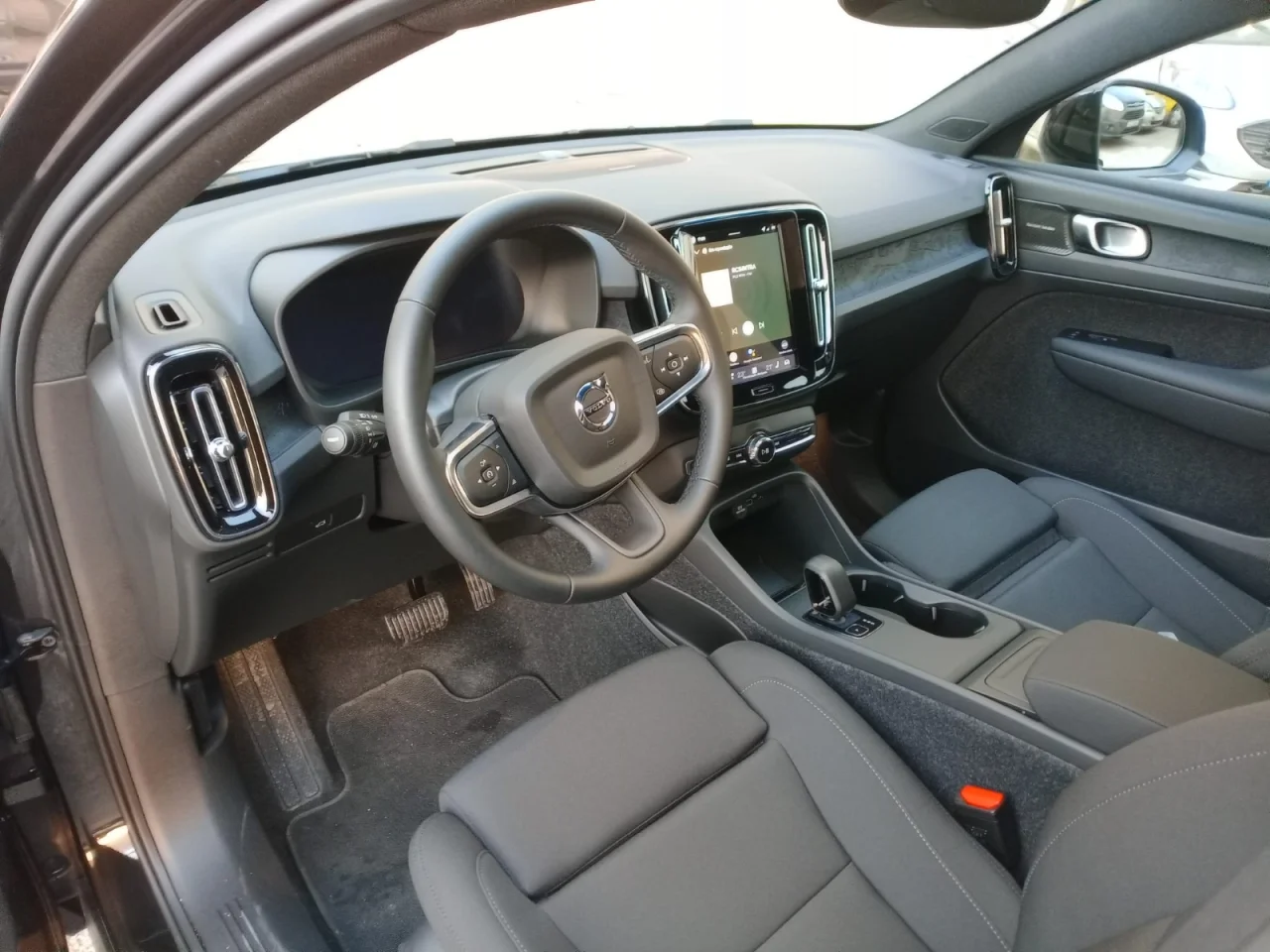 Volvo EC40 Black Edition Single Motor Extended Range 1