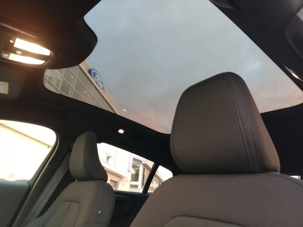 Volvo EC40 Black Edition Single Motor Extended Range 3