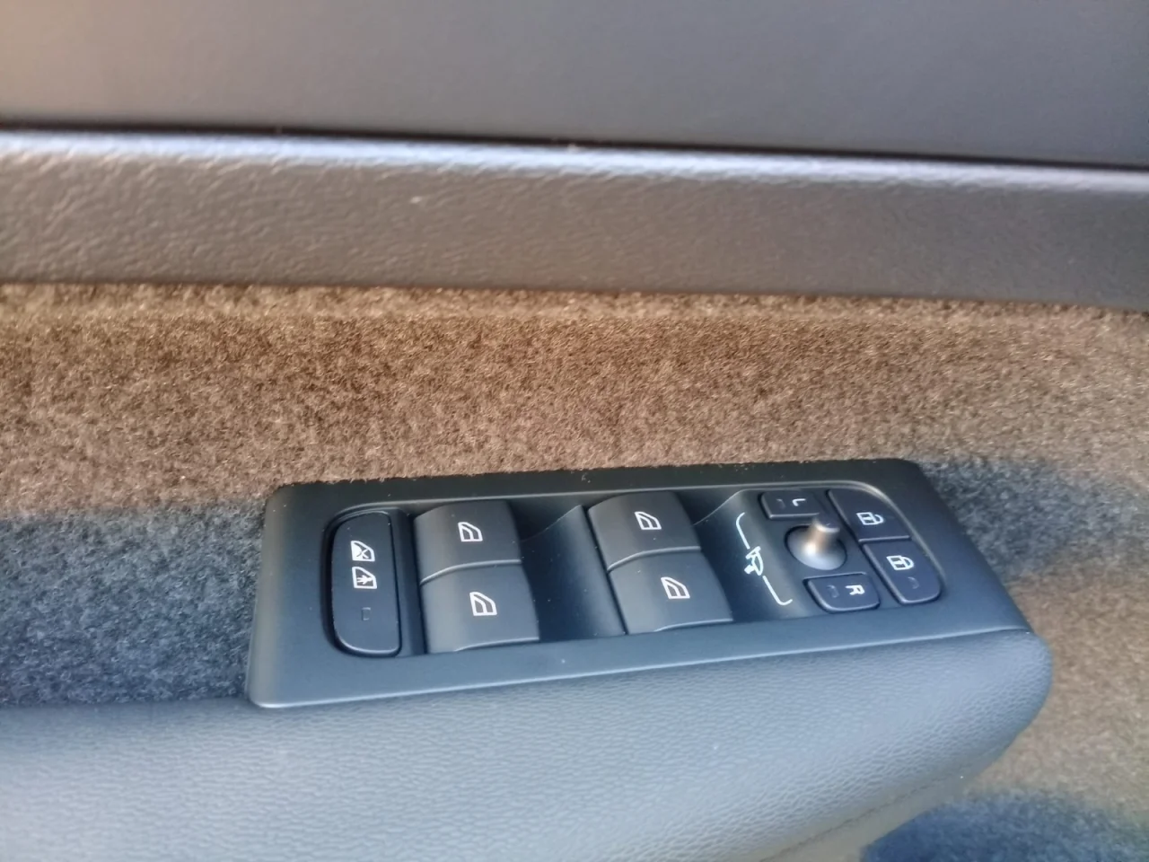 Volvo EC40 Black Edition Single Motor Extended Range 4