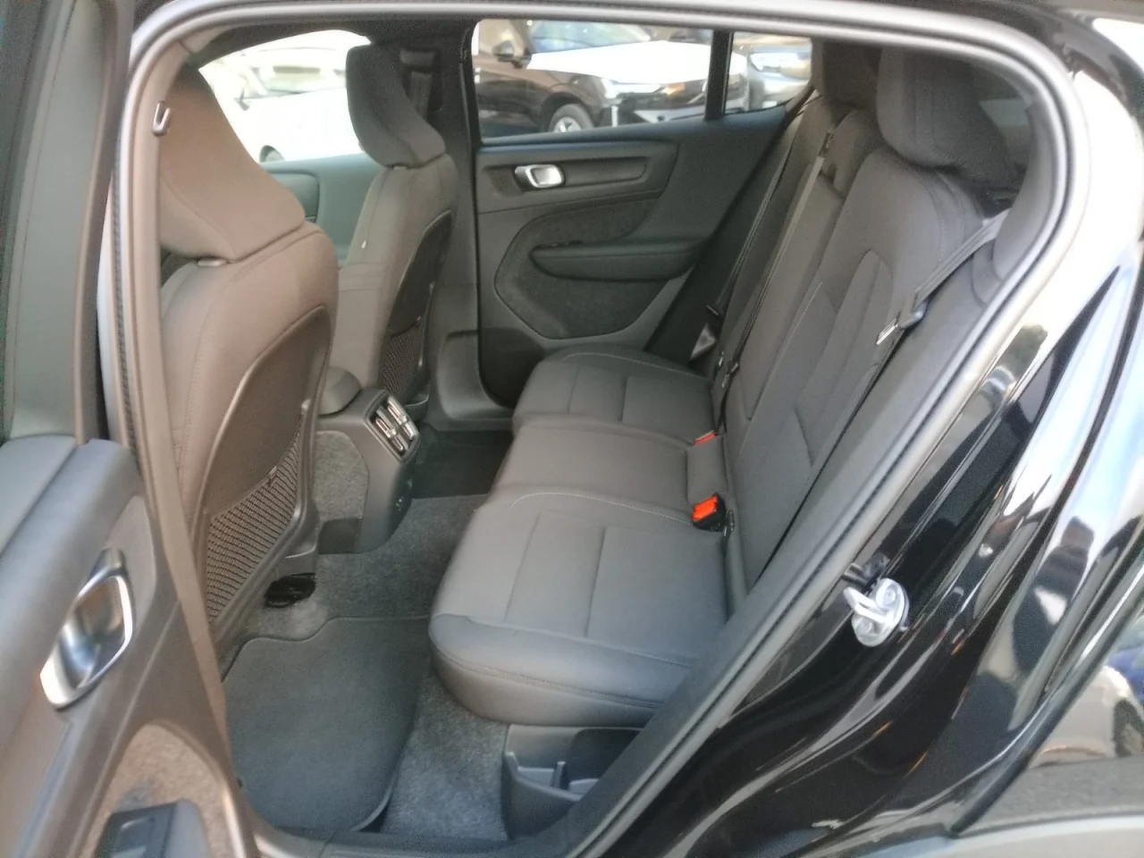 Volvo EC40 Black Edition Single Motor Extended Range 6